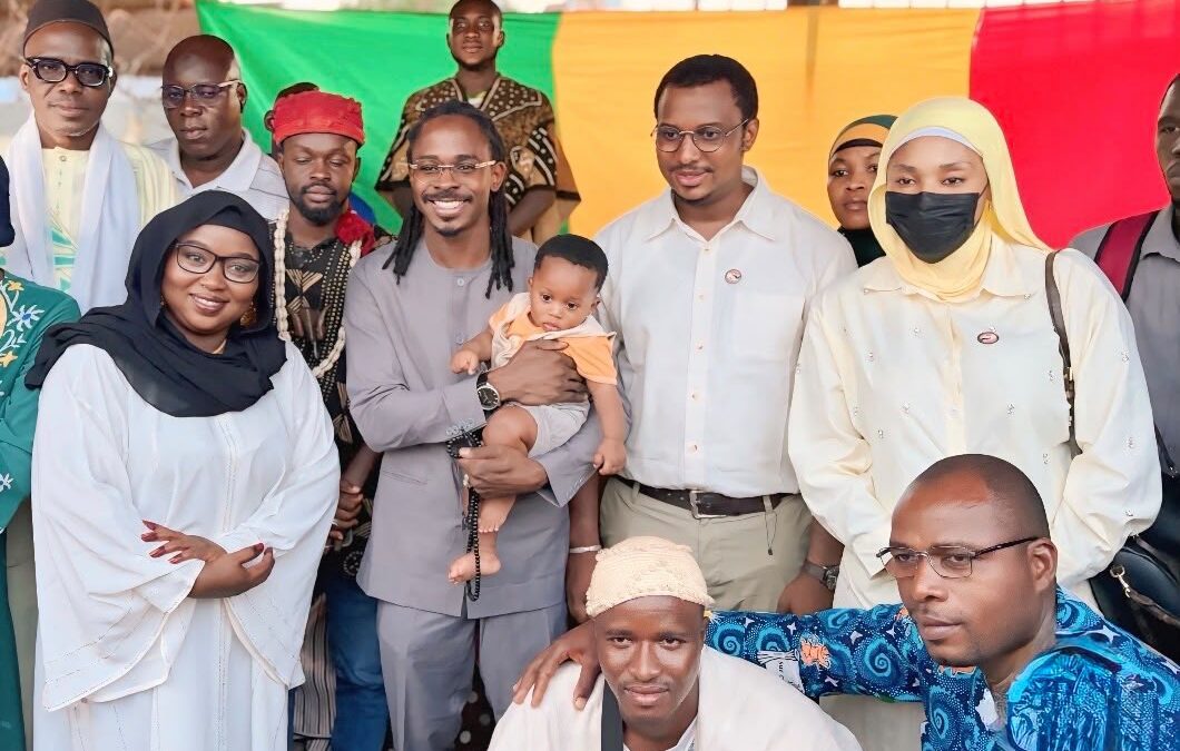 Don des fournitures scolaires et Remise des kits au Triplé plus chèque d&rsquo;un million Francs CFA (1.000.000 FCFA) par l&rsquo;association AN KA BEN MAAYALA