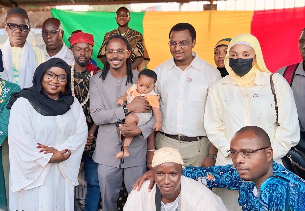 Don des fournitures scolaires et Remise des kits au Triplé plus chèque d’un million Francs CFA (1.000.000 FCFA) par l’association AN KA BEN MAAYALA
